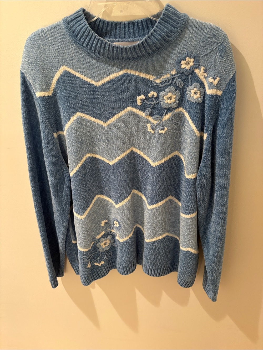 Alfred Dunner Blue & White Floral Chevron Crewneck Sweater